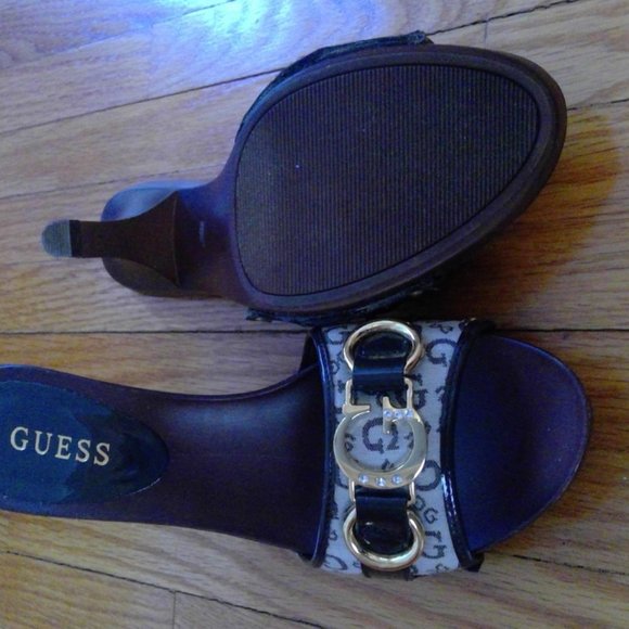 Guess Sandals - 7M - Picture 3 of 3